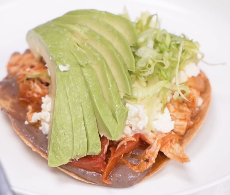 Entre Sabores | Tinga de pollo y tostadas