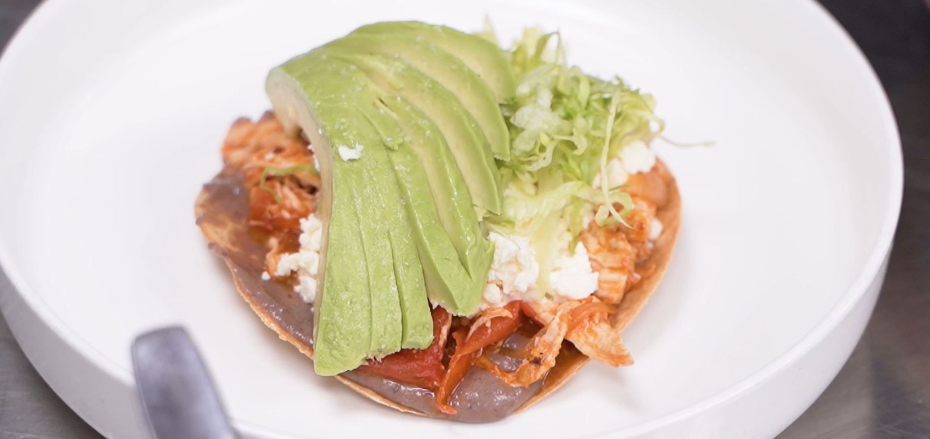 Entre Sabores | Tinga de pollo y tostadas