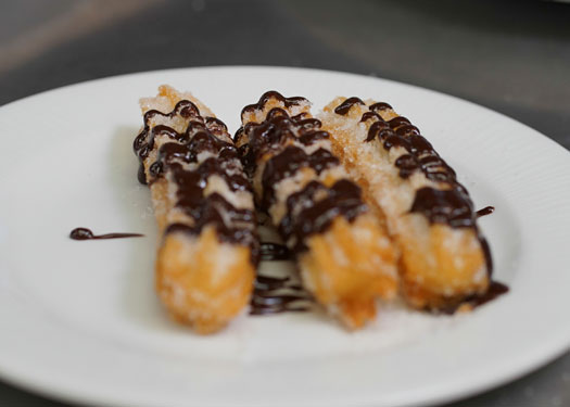 Churros con chocolate y miel Churros con chocolate y miel