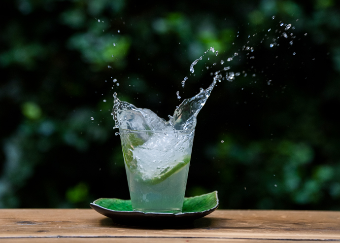 AGUA DE LIMÓN CON ALBAHACA