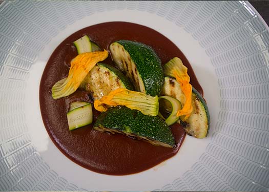 CALABACÍN CON MOLE DE LADRILLO CALABACÍN CON MOLE DE LADRILLO