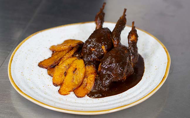 CODORNICES EN ADOBO DE PASILLA CODORNICES EN ADOBO DE PASILLA