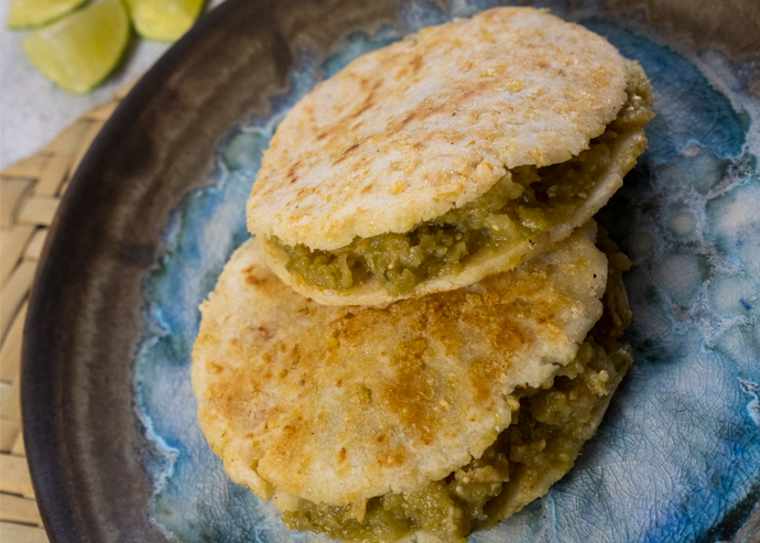 GORDITAS DE CHICHARRÓN EN SALSA