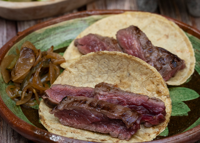 TACOS DE ARRACHERA CON PICO DE GALLO