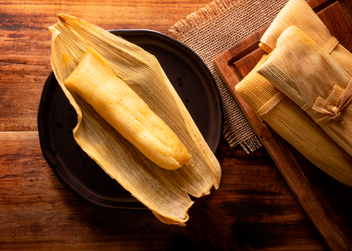 Tamal de Frijol con Mole