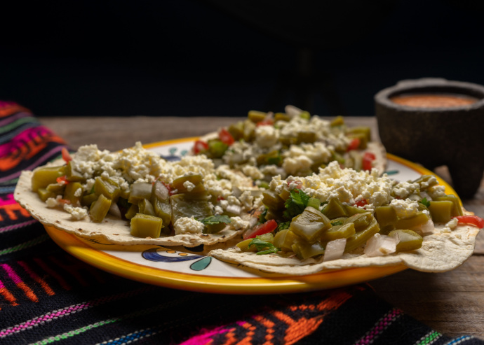 Tostadas con nopales