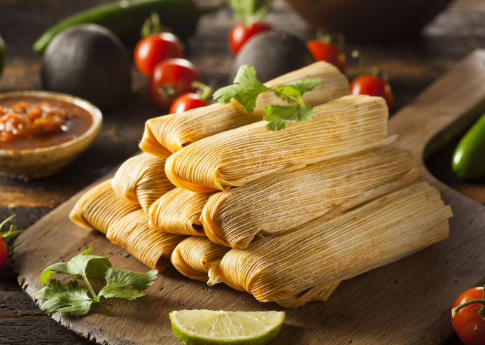 Tamales de pollo en salsa verde 