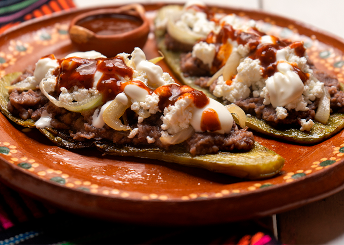 Nopalitos con queso panela en tostadas