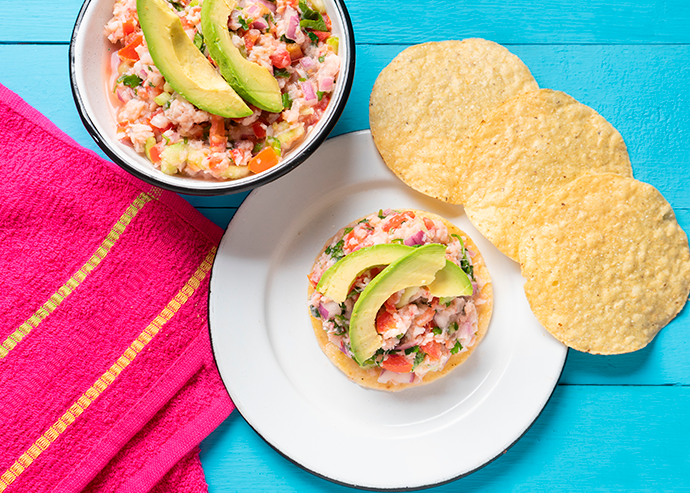 Tostaditas de corvina en salsa guajillo con mango