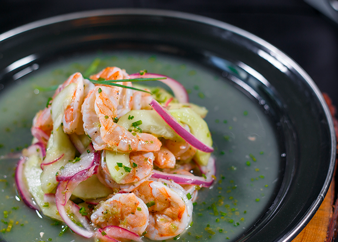 Aguachile de gambas con limón persa 