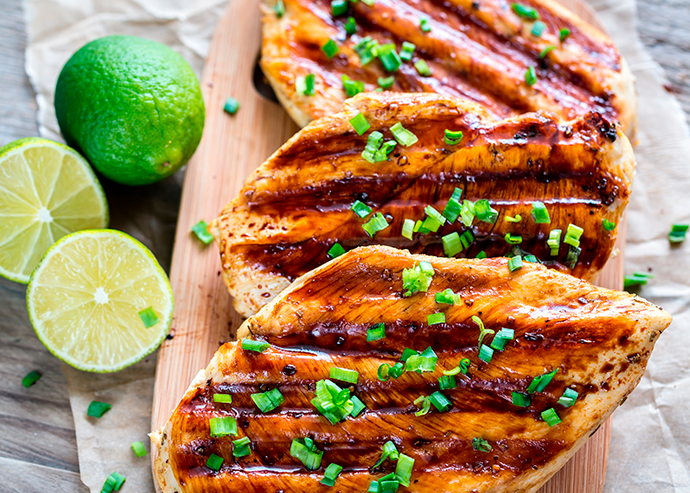 Pollo a limón con ensalada de temporada