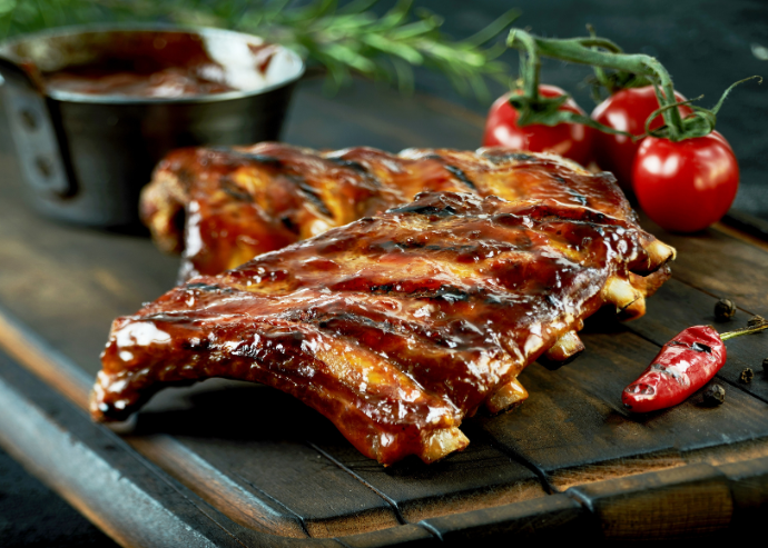 Costillas de cerdo con chile mulato y cacao