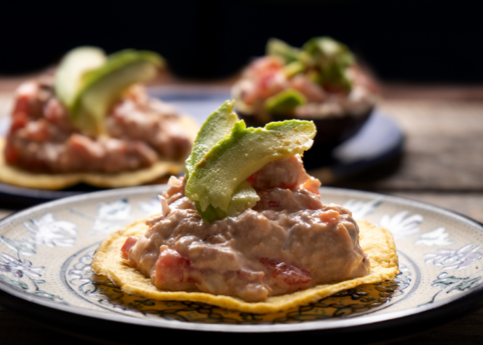 Tostadas de atún al chipotle con cilantro