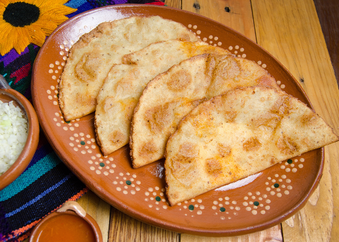 Empanadas de gambas en mas de maíz con camote