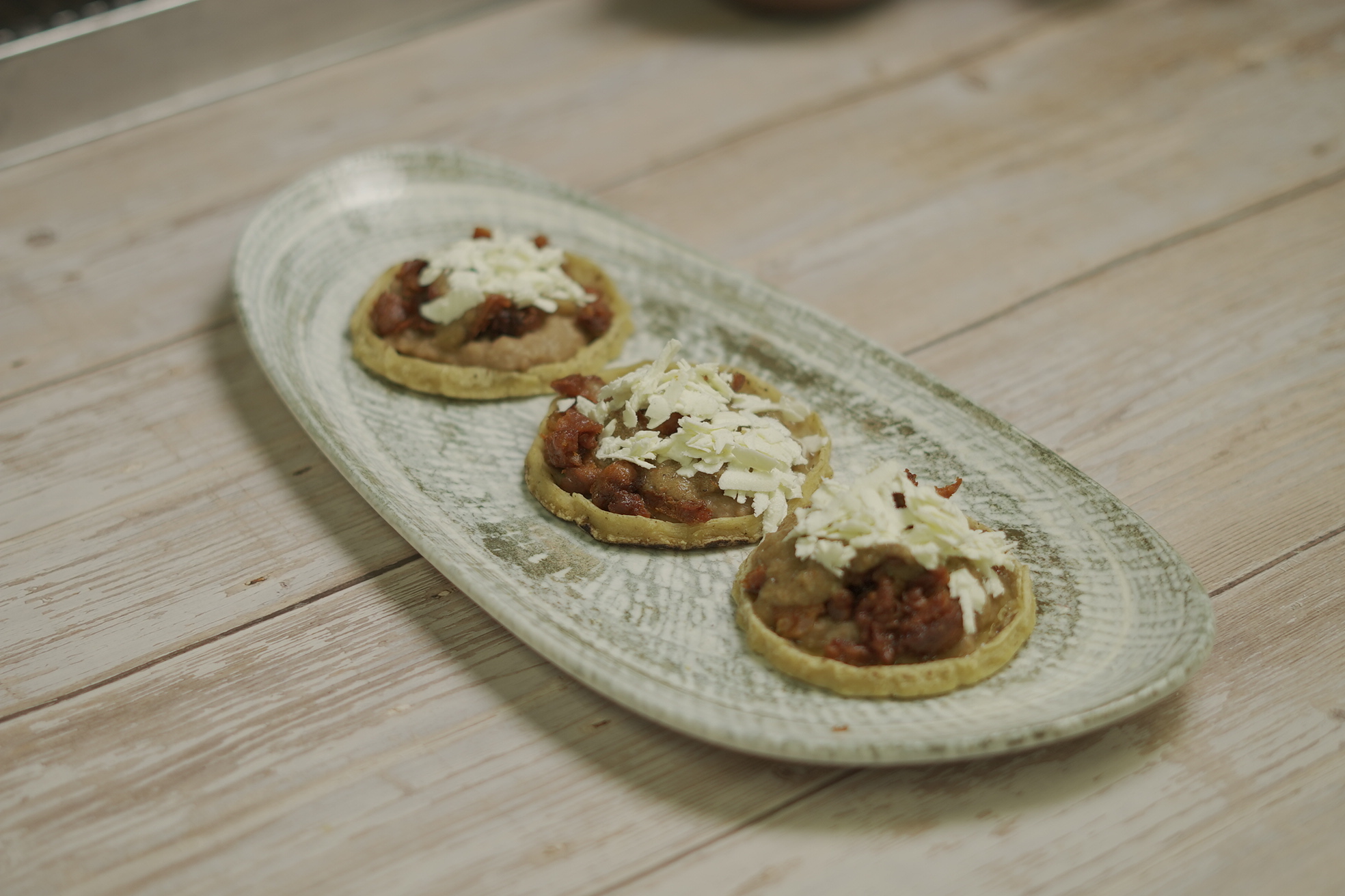 Sopes de chorizo y frijol 