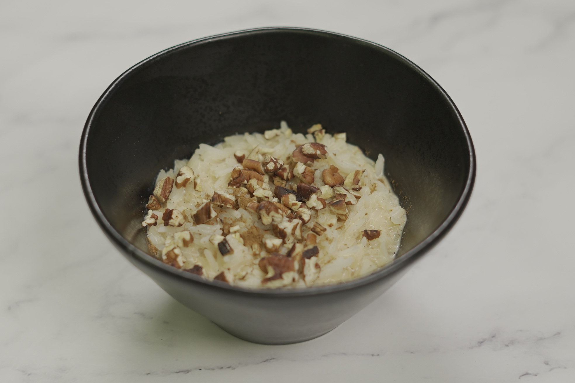 Arroz con leche, cajeta y nueces 