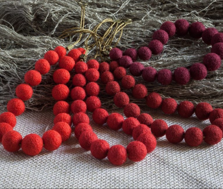 Hecho a mano | Taller de joyería con fieltro