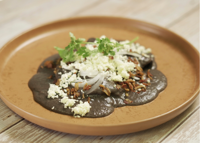 Enfrijoladas negras con pollo Enfrijoladas negras con pollo