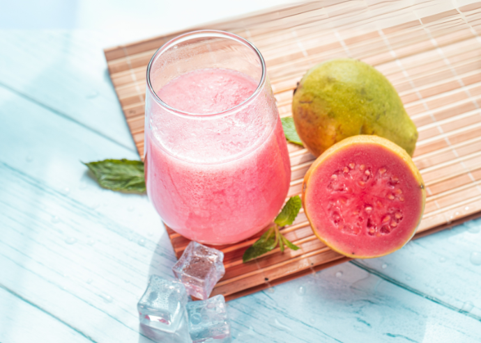Agua de guayaba con limón