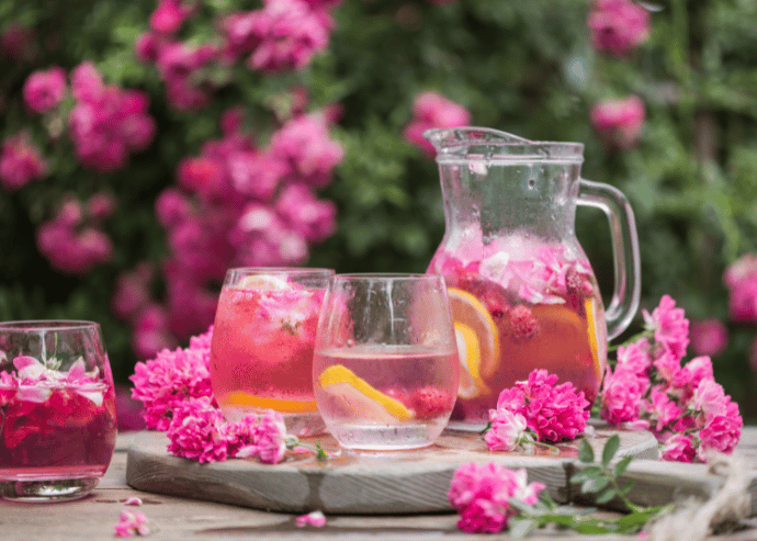Agua de rosas con lima