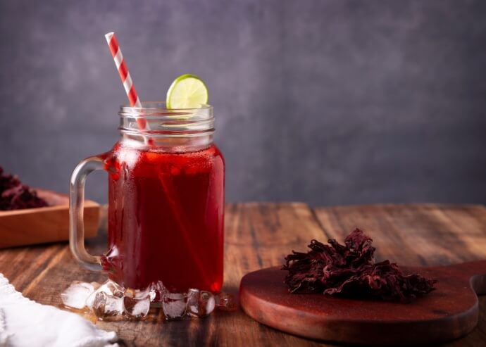 Agua de Jamaica, guayaba y canela