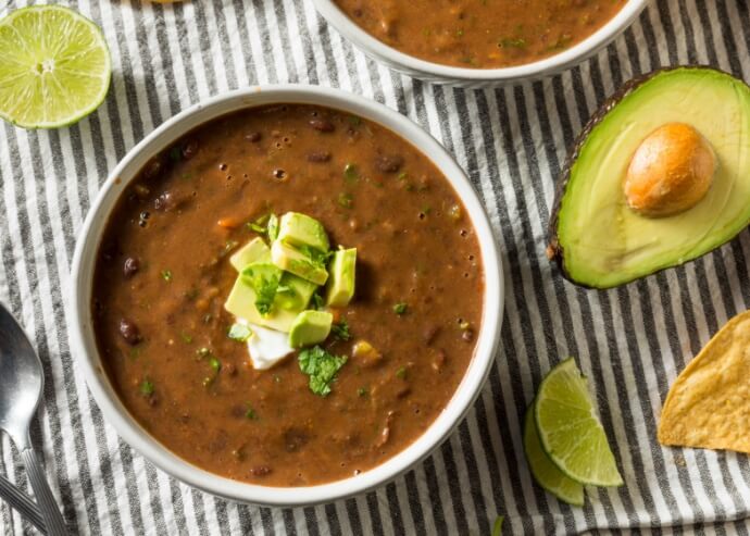 Sopa de habas con nopales