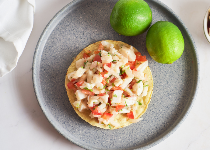 Tostadas de lubina al guajillo