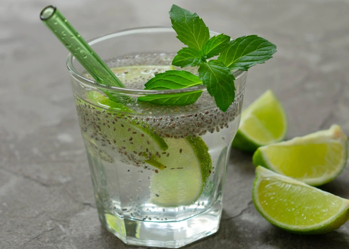 Agua de limón con chía 