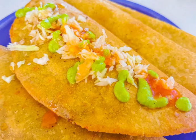 Quesadillas fritas de camaron