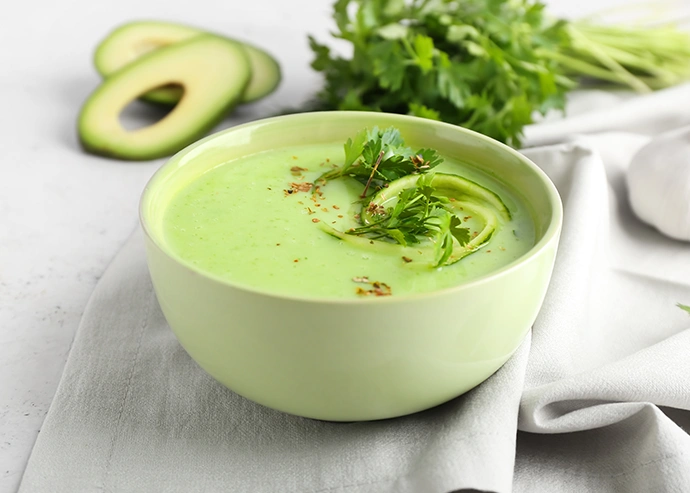 Sopa fría de aguacate
