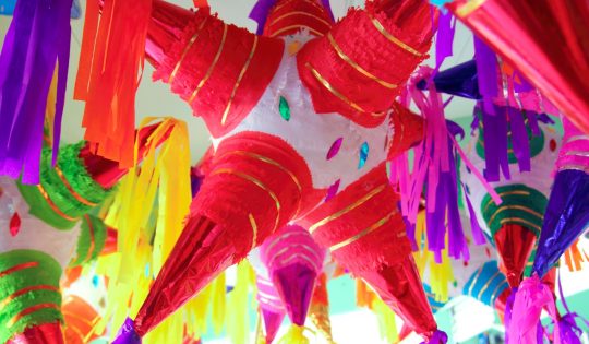 Hecho a mano | Taller de cartonería de Piñatas. Creando tradición