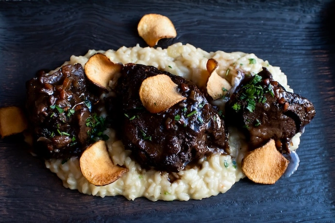 Risotto con solomillo y salsa macha