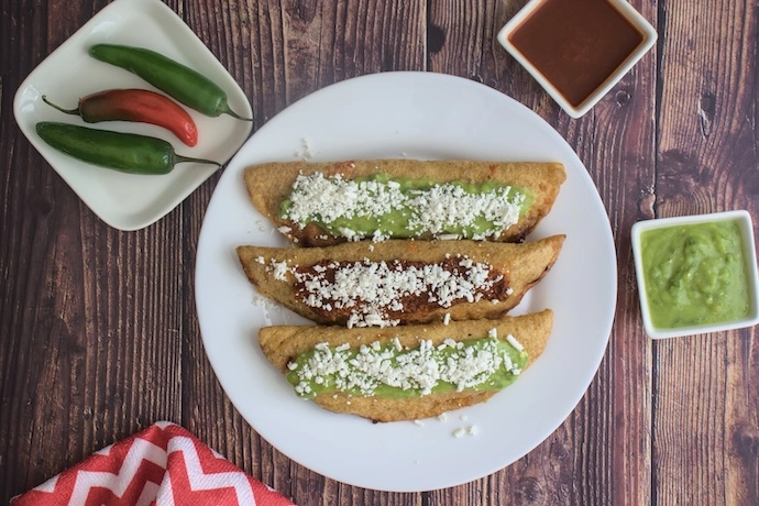 Quesadillas fritas de champiñones y tinga