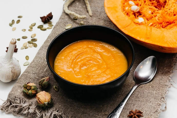 Crema de calabaza con salteado de hongos al tomillo