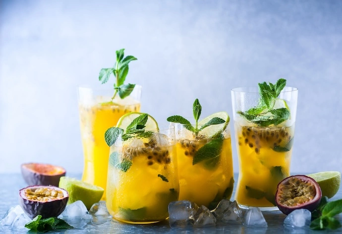 Agua de maracuyá con menta