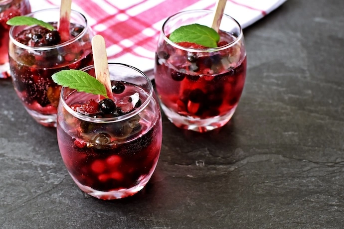 Agua de frutos rojos