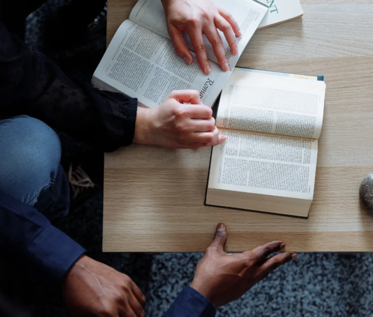 Encuentro Literario | De sacrilegios e incorrecciones… Las literaturas prohibidas | Ricardo Chávez Castañeda y Celso Santajuliana