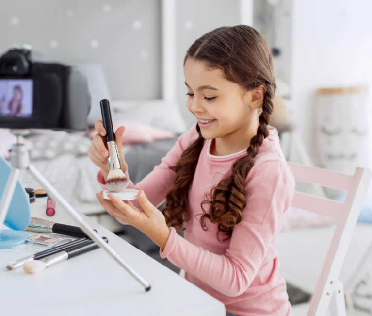 Taller familiar de cine | Heridas de mentirita: maquillaje de cine