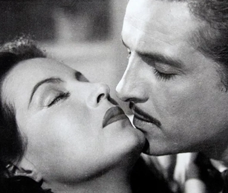 Corte y queda: cine y moda en México (1947-2019) | La diosa arrodillada