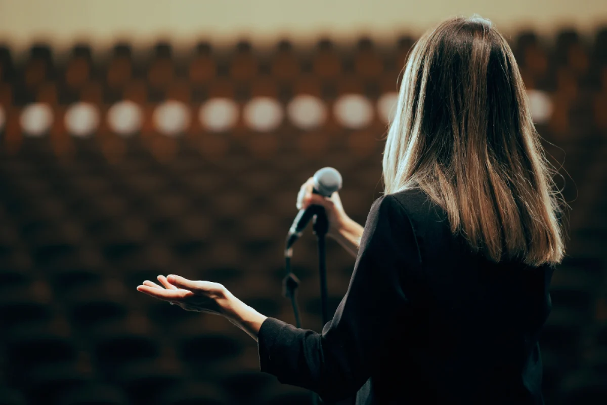 académicas_curso_Uso-de-la-voz-para-hablar-en-público (1)
